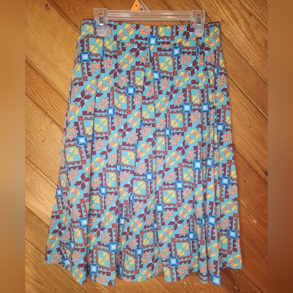 Lularoe Madison skirt light teal with arrows size medium - Picture 5 of 8